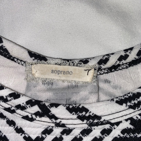 Soprano patterned long sleeve dress - Picture 2 of 2